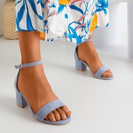 Синие сандалии на низком каблуке от Sandena - Обувь