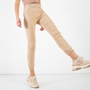 Бежевые женские брюки с цепочкой