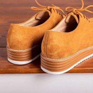 Коричневые женские эко-замшевые туфли на низком ходу Akusen