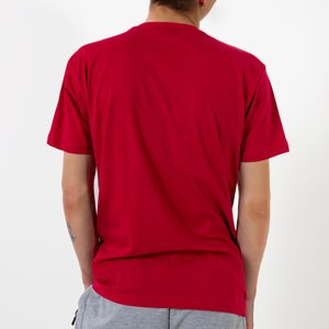 Красная мужская футболка с надписью