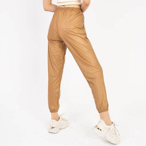 Светло-коричневые женские брюки из эко-кожи