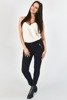 Женские черные джинсовые брюки с рюшами - Одежда