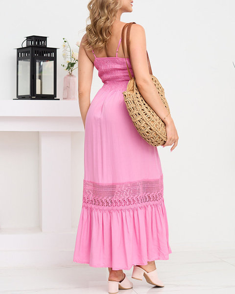 Женское розовое длинное платье с ажурной вставкой - Одежда