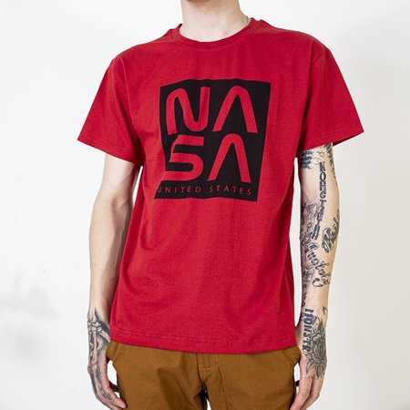 Червона чоловіча футболка з написом