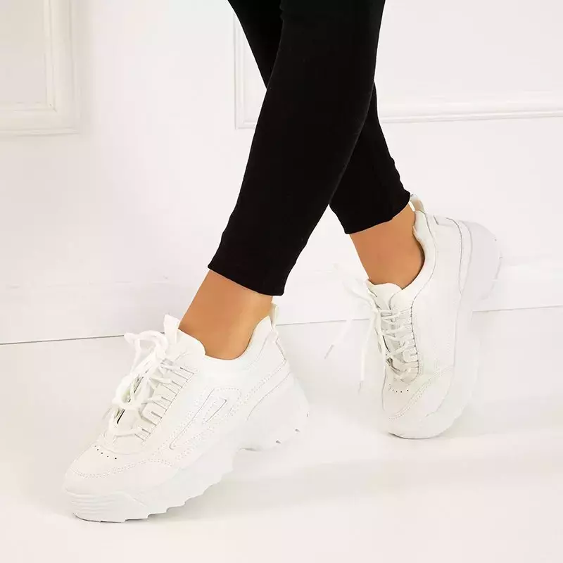 OUTLET Біле спортивне взуття жіноче The Moment - Взуття