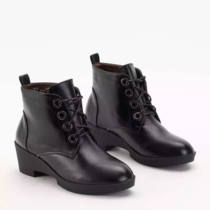 OUTLET Жіночі чорні ботильйони на шнурівці на плоскому каблуці Tivera - Взуття