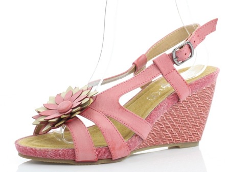 Сандалії на танкетці з рожевого Floggina - Взуття