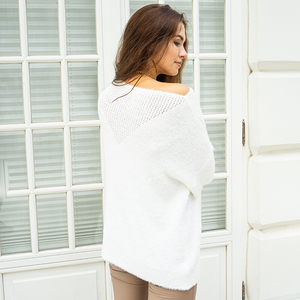 Білий жіночий светр