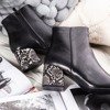 Чорні черевики на каблуці, що прикрашений зміїним принтом Rossana - Взуття