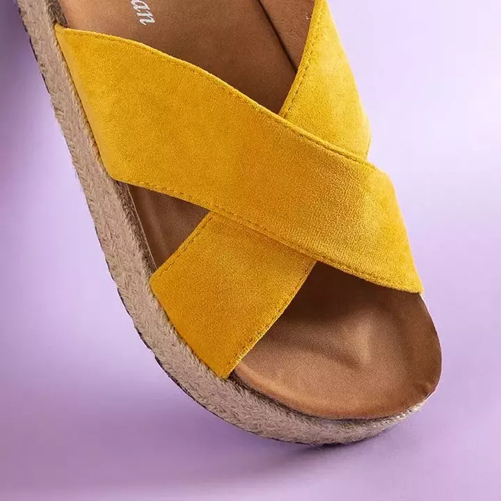 OUTLET Жовті жіночі тапочки на платформі Martiu - Взуття