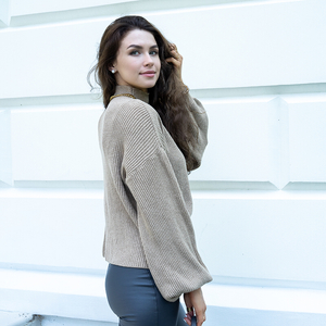 Світло-коричневий жіночий светр
